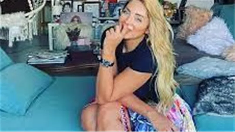 من سنتين جنب ترابيزتي.. مي حلمي تكشف عن مفاجأة بشأن انفصال شاكيرا وبيكيه | شاهد