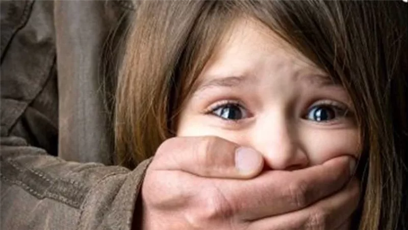 عاشرها معاشرة الأزواج.. تأجيل محاكمة مسن لاتهامه باغتصاب طفلة بمنشأة ناصر