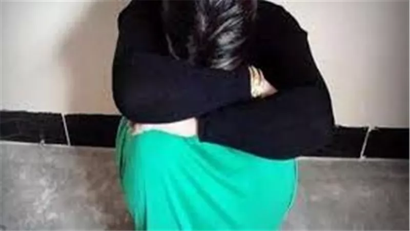 استدرجته لقضاء سهرة حمراء..تفاصيل مثيرة في مقتل زوج على يد زوجته وعشيقها بسبب صورة