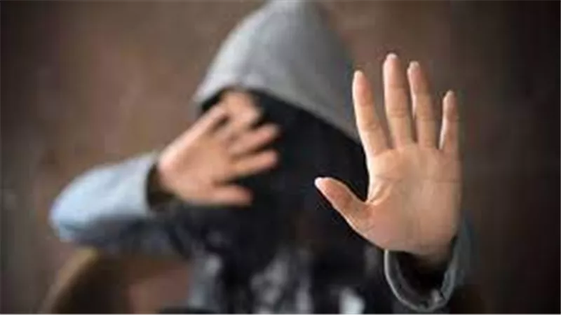تعالي أوصلك..التفاصيل الكاملة لفيديو تعرض «فتاة» للتحرش من قِبل سائق بالقاهرة
