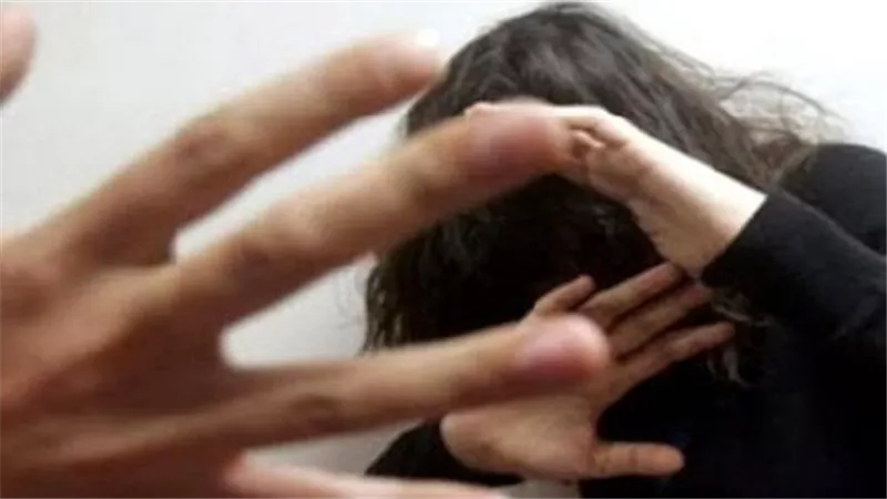 تفاصيل صادمة.. حكاية محامي عذب زوجته بكابل كهرباء حتى الموت أمام أطفالها وتركها لينام