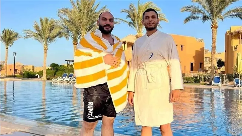 بعد ساعتين من نشر صورتهما في المصيف.. قصة الرحلة الأخيرة للطبيبين ضحيتي حادث طريق الجلالة | شاهد