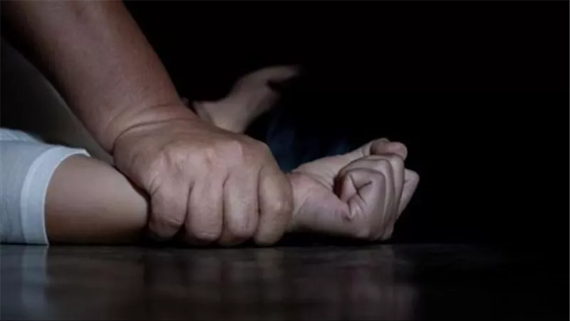 3 شباب احتجزوها داخل منزل.. القصة الكاملة لاغتصاب طفلة تعاني من تأخر في النمو العقلي بالشرقية