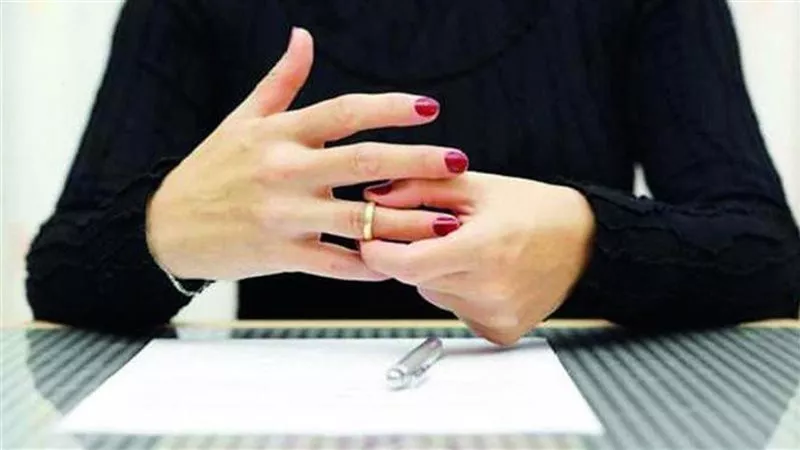 عمل بطل قبل الزواج وبعدها استندل.. قصة مأساوية ترويها زوجة داخل محكمة الأسرة
