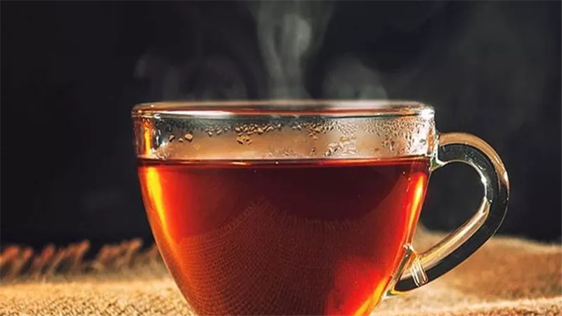 لن تتخيل..هذا ما يحدث لدماغك عند تناول كوب شاي يوميا