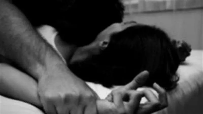 ضبطها في وضع مخل.. ربة منزل تقفز من الطابق السادس هربا من زوجها بعين شمس 