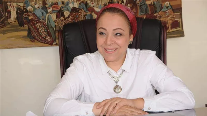 «روح عيش في خيمة»..هجوم ناري من نهاد أبو القمصان على مبروك عطية بعد حديثه عن طالبة المنصورة | فيديو