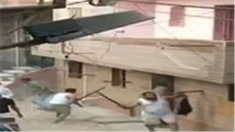 مقطع صادم..لحظة مقتل موظف بالمحليات على يد عائلة في مشاجرة بالشرقية | فيديو