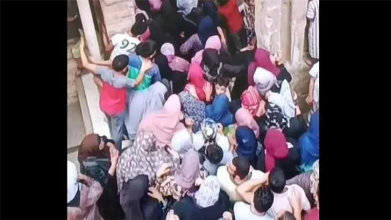 الأهالي احتجزوه بالمنزل.. تفاصيل صادمة في قتل مبيض محارة لزوجته بطريقة مروعة بالدقهلية | فيديو