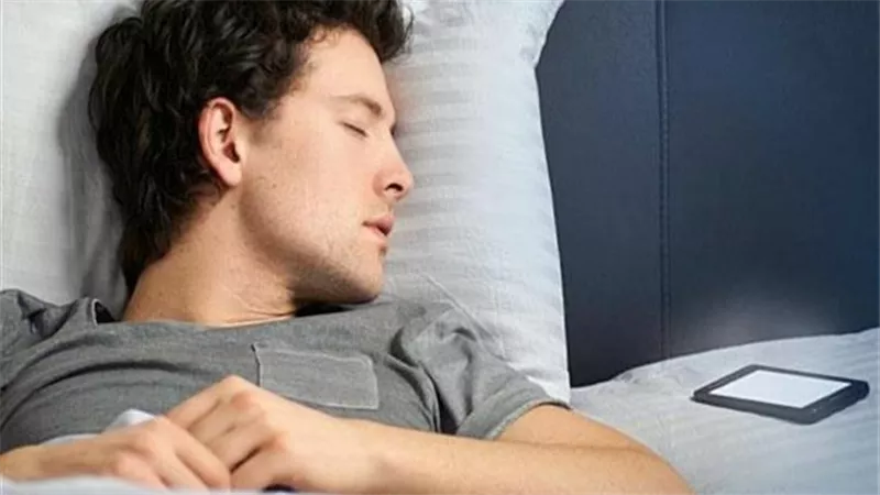 لن تتخيل..ماذا يحدث لجسمك عند النوم بعد الأكل مباشرة؟