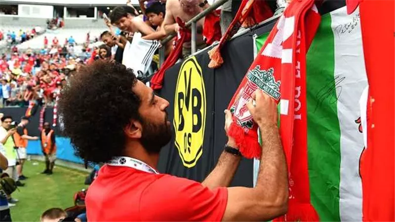 بصورة غير مسبوقة..ليفربول وجماهيره يحتفلون بتجديد عقد محمد صلاح حتى 2025 | فيديو