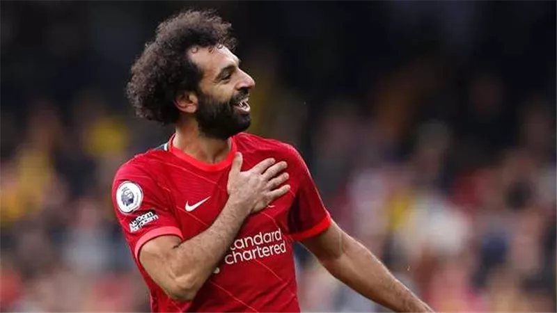 تقارير إنجليزية تفجر مفاجأة في كواليس تجديد عقد محمد صلاح مع ليفربول