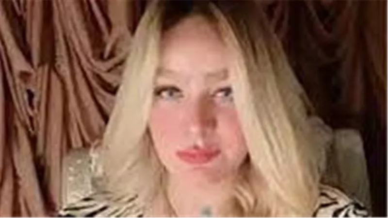 نفسي نار قلبى تبرد..انهيار والدة شيماء جمال أمام قبرها في أول أيام العيد
