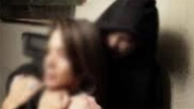 متهم باغتصاب 300 فتاة.. تفاصيل مثيرة عن فضيحة «إمام» المتحرش الإيراني