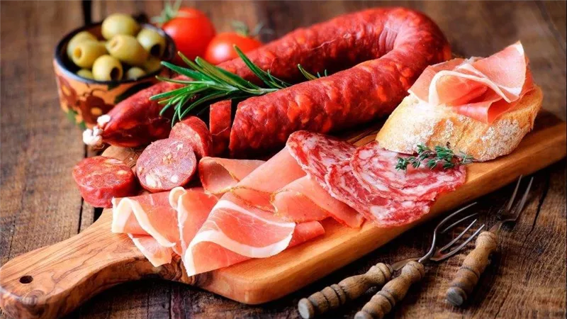 تسبب أمراض القلب والكوليسترول.. احذر تناول هذه الأطعمة الخادعة 