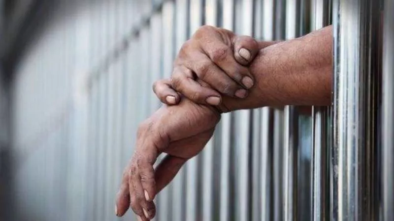 أنا ضليع في الغيب.. تفاصيل مثيرة في تحريات طبيب شرعي مفصول ادعى قدرته على مخاطبة الموتى