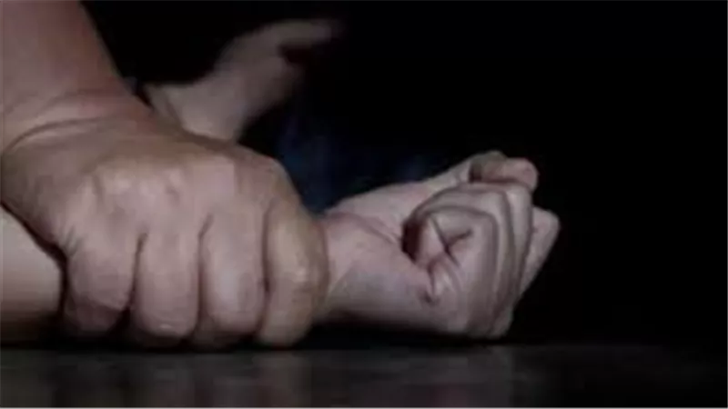 هذا ما حدث وكله برضاها.. اعترافات مثيرة للأب المتهم بمعاشرة ابنته جنسيًا في الدقهلية 