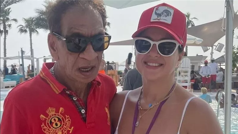 بالمايوه وبرفقة السبكي.. منى فاروق تعلن عن مفاجأة 