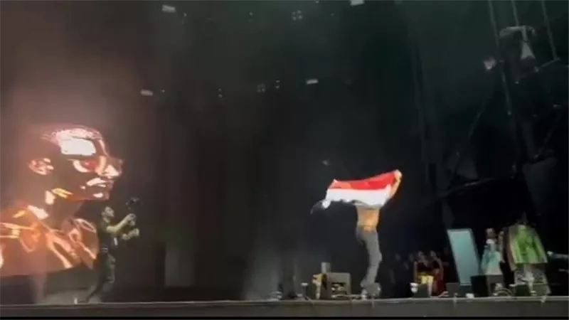 الأتراك حاصروه ورفع علم مصر.. ماذا حدث مع محمد رمضان في تركيا؟ | فيديو