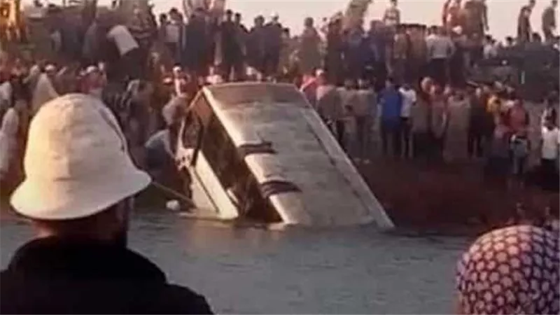 مصاحف طافية وشهامة من الأهالي وتدخل شيخ الأزهر.. القصة الكاملة لـ حادث ترعة السلام