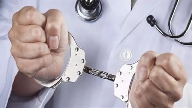 خدرها قبل القيصرية.. طبيب يغتصب سيدة في عملية ولادة