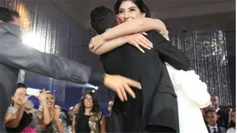 العروسة اتسرقت..مواقف محرجة في فرح أيتن عامر تكشفها لأول مرة | فيديو