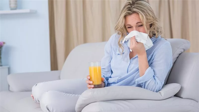 علامات تكشف الفرق.. برد مروحة أم إصابة بـ أوميكرون؟