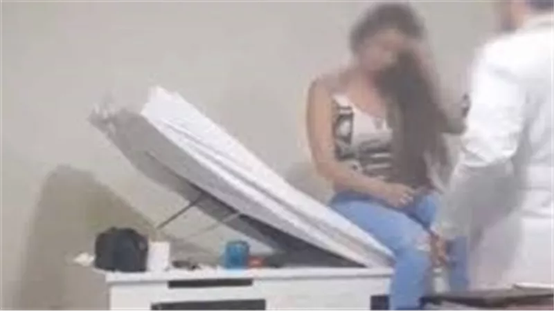 التحريات كشفته.. القصة الكاملة لتحرش طبيب جلدية شهير بمريضته 