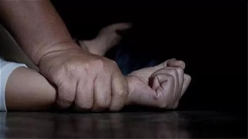 حملت منه سفاحا.. تفاصيل ضبط عامل عاشر ابنة شقيقته بكرداسة في الجيزة