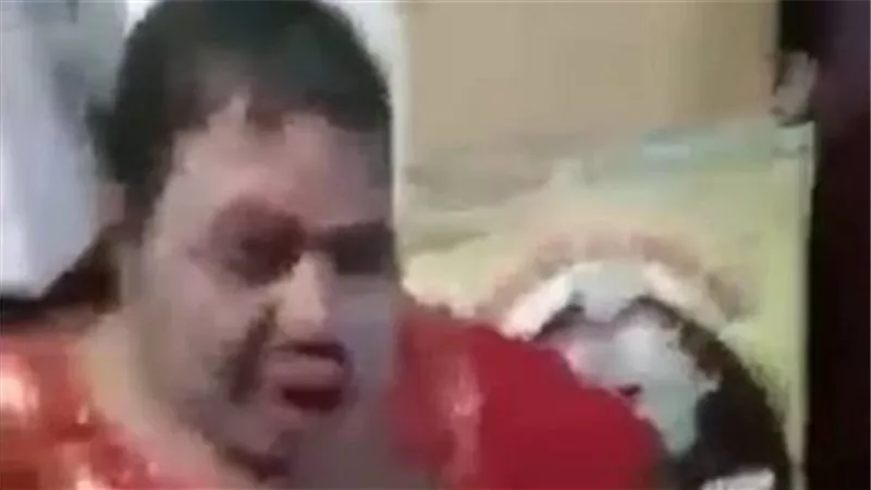 صوره بملابس حريمي بسبب علاقة غير شرعية.. تفاصيل مثيرة في واقعة تجريد مواطن بالفيوم من ملابسه 