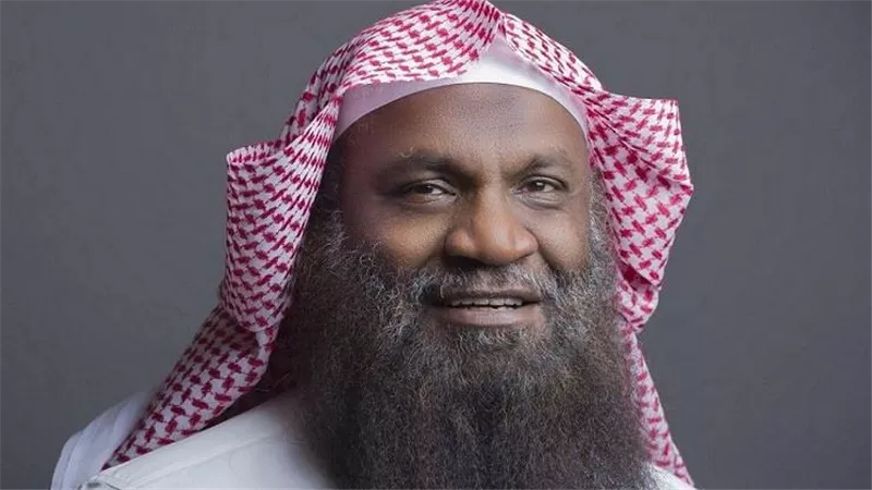 لكل وقت حقه.. الشيخ عادل الكلباني ينشر فيديو جديد من داخل حمام السباحة | شاهد