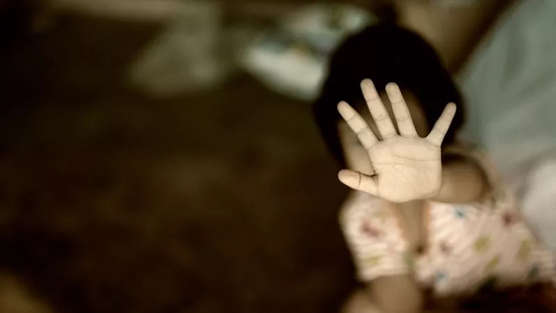 قهرت قلب والديها..رد فعل صادم من طفلة أسيوط بسبب معاناتها بعد هتك عرضها في الملاهي