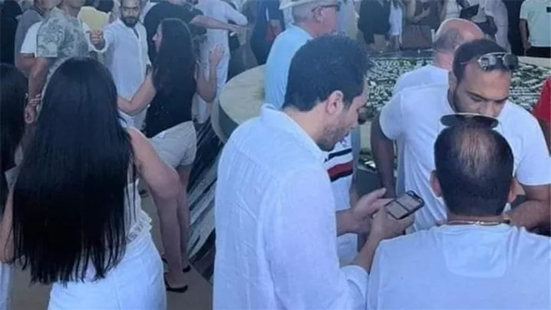 مش على رغيف عيش دي فيلل بـ 115مليون وخلصت.. صور زحام فيلات مراسي تثير جدل | شاهد