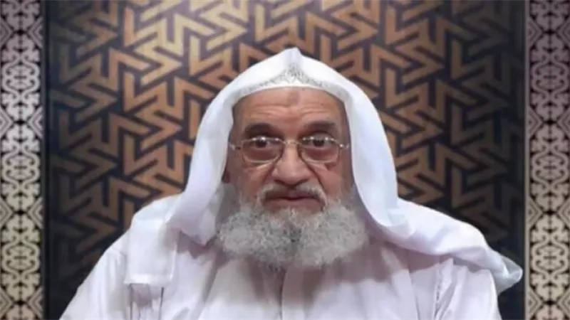 حفيدة الطهطاوي وابنة إرهابي والأخيرة من أسرة بسيطة.. حكاية زوجات أيمن الظواهري الثلاثة