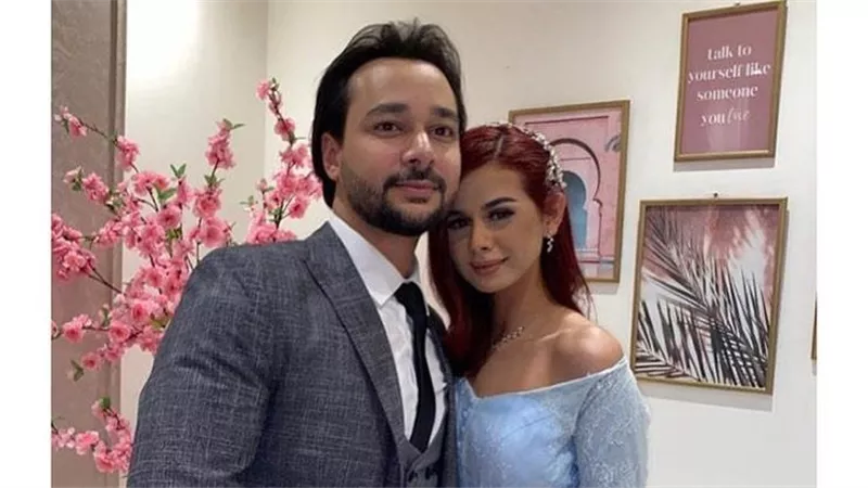 بعدما فضحها.. أزمة تضرب طليق منة عرفة عقب طلاقهما