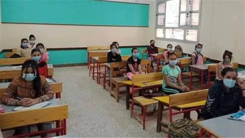 بيان عاجل من الحكومة يكشف حقيقة إغلاق باب التحويلات بين المدارس 