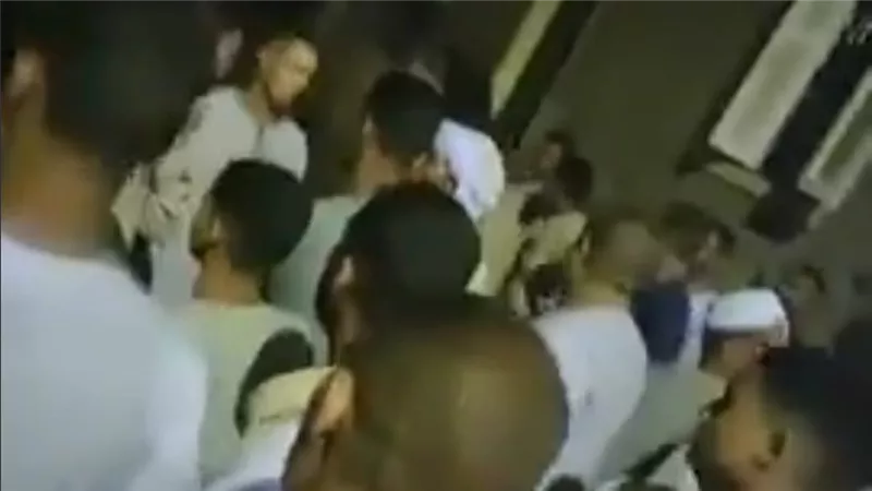 اطلع يا كافر..القصة الكاملة لثورة الأهالي على دجال السحر الأسود في الأقصر | شاهد