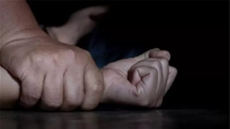 المتهم يفجر مفاجأة..تفاصيل مثيرة في اغتصاب سائحة بمرحاض عام 
