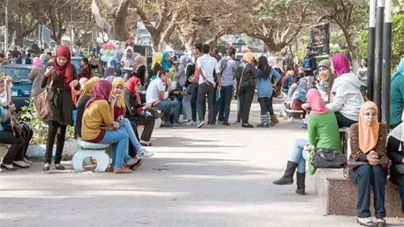 التعليم العالي تحسم الجدل بشأن منع الاختلاط في الجامعات العام القادم