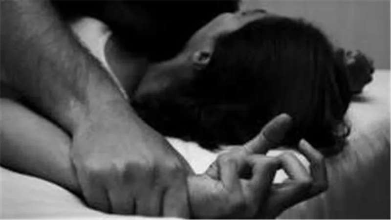 استدرجها وهتك عرضها وصورها.. قصة حب فى النادي الأهلي تنتهي بفضيحة في شقة العجوزة