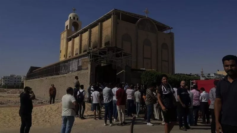 كاميرات المراقبة تفجر مفاجأة.. الأرثوذكسية تكشف سبب حريق كنيسة المنيا الجديدة 