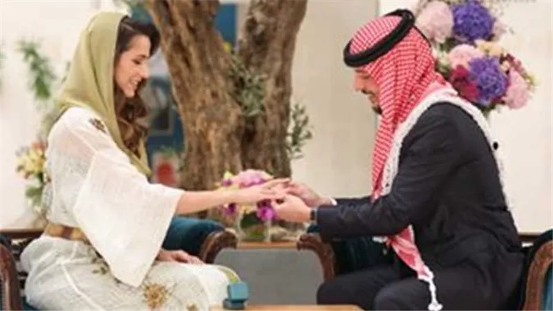 مش هتصدق.. سعر غير متوقع لـ فستان رجوة خطيبة الأمير الحسين | شاهد