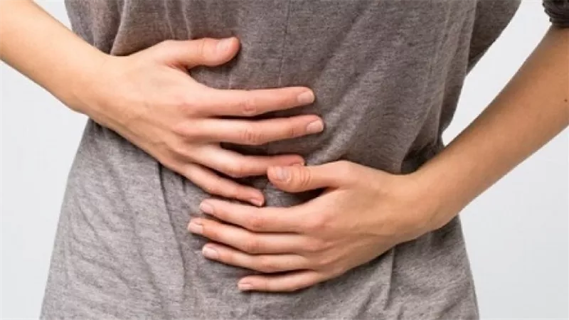 مضاعفاته خطيرة تؤدي للوفاة..أعراض التهاب المرارة المبكرة | فيديو