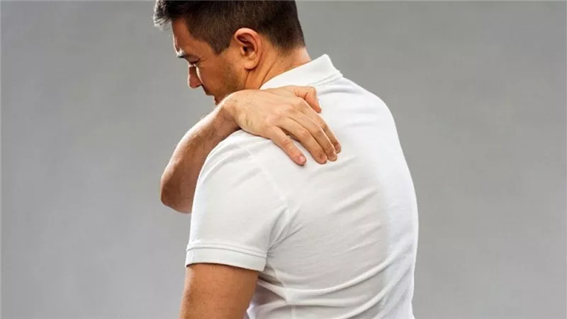 لا تتجاهله.. احذر ألم الكتف مؤشر على الإصابة بأمراض خطيرة