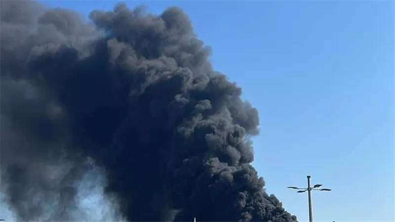 مشهد مروع.. اللقطات الأولى لحريق كارفور الإسكندرية | شاهد