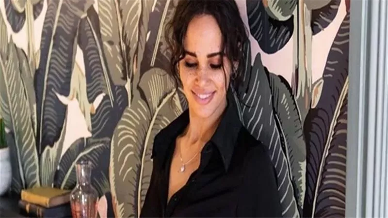 نسيت البنطلون.. الجمهور يهاجم ابنة عمرو دياب بسبب ملابسها المثيرة | شاهد