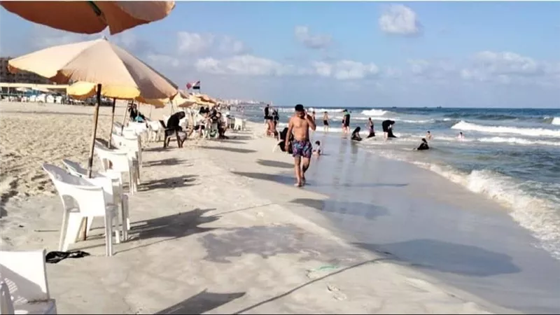 ماذا يحدث في القطاع الغربي؟..رفع رايات صفراء على شواطئ الإسكندرية 
