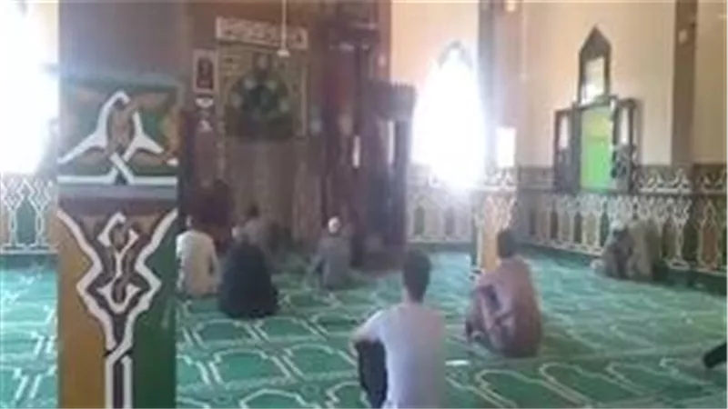  بعد واقعة الصلاة على صوت الراديو.. أول تعليق من أوقاف المنوفية