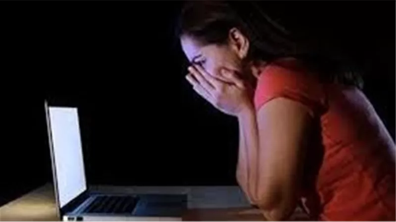 تفاصيل مثيرة..إحالة مسئولة بهيئة التأمين الصحي للمحاكمة لنشر أمور خادشة للحياء 