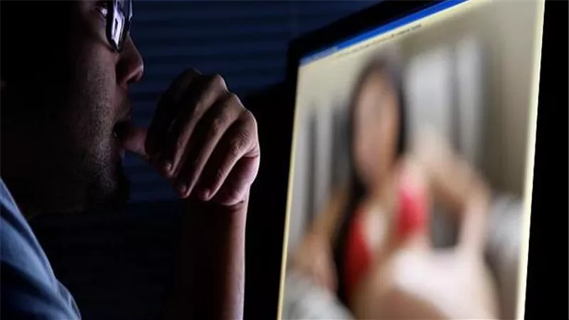  رفعتلي هدومها.. اعترافات مثيرة للمصري المتهم بابتزاز زوجة جزائرية